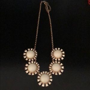 Francesca’s White Flower Necklace
